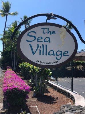 Exterior detail - BEST OCEANFRONT VIEWS in KONA, HI - Newly Remodeled Condo (Kailua-Kona)