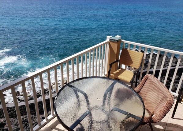 Property grounds - BEST OCEANFRONT VIEWS in KONA, HI - Newly Remodeled Condo (Kailua-Kona)