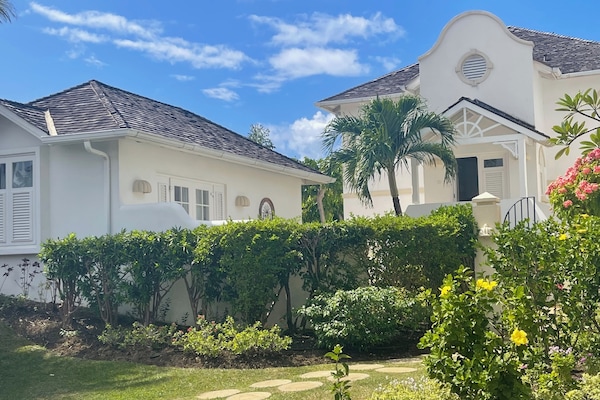 Coco House and the cottage.
The house can sleep 5 guests, the cottage, 2.