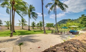 Property grounds - Oceanfront  Beachfront Condo Vacational Rental Jacó Beach Playa Jacó, costa rica (Garabito)