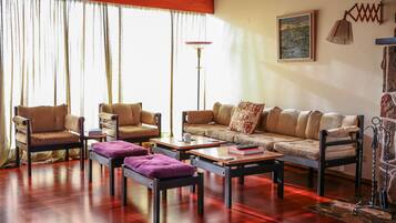 Televisión y chimenea