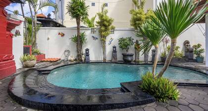Hidden Garden Villa #5 Single Story Beautiful be Safe & Secure with us