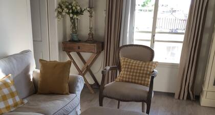 A Roof Top Beautiful Apartment With Sun Bathing Porch, no elevator.