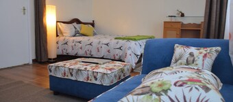 Serene, Quite, cozy ,spacious studio close to CBD 