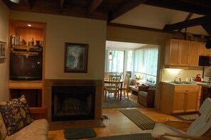 Smart-TV, Kamin, DVD-Player