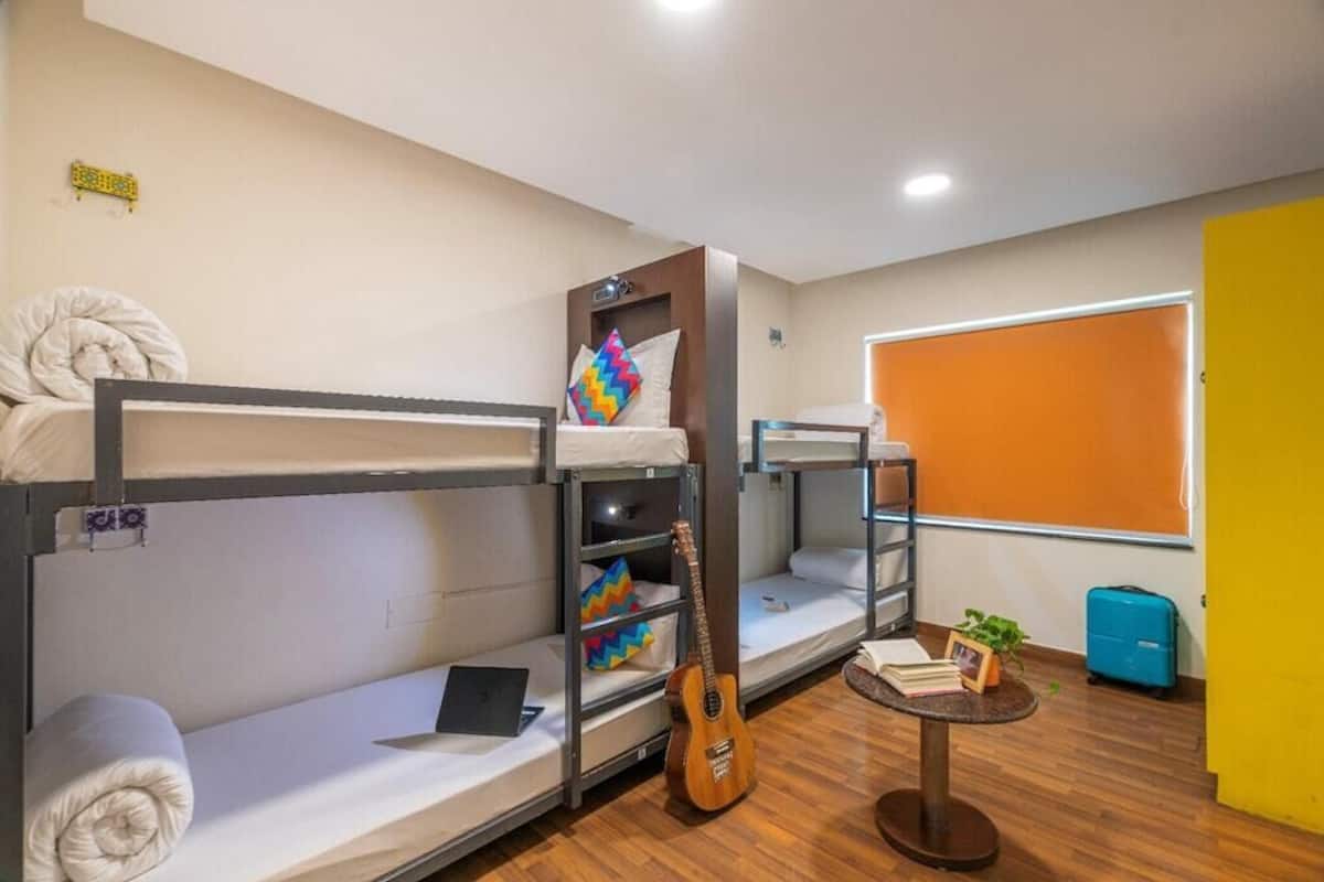 Gemeinsamer Basic-Schlafsaal, Nur Frauen, mit Bad (Bed Female Only AC)