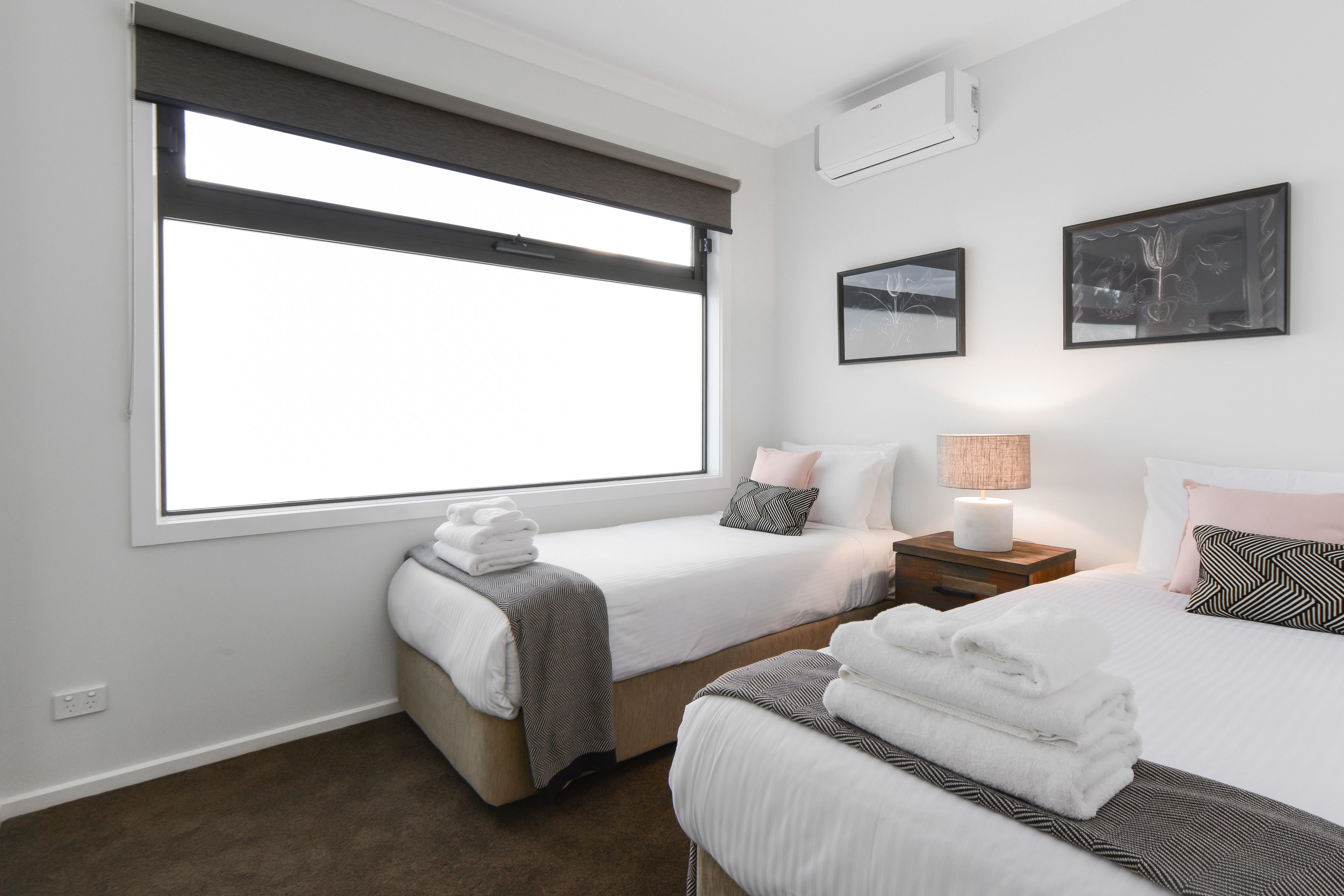 3 bedroom 2.5 bathroom townhouse | 3 bedrooms, premium bedding, iron/ironing board, free cribs/infant beds