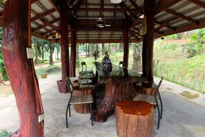 Hiên