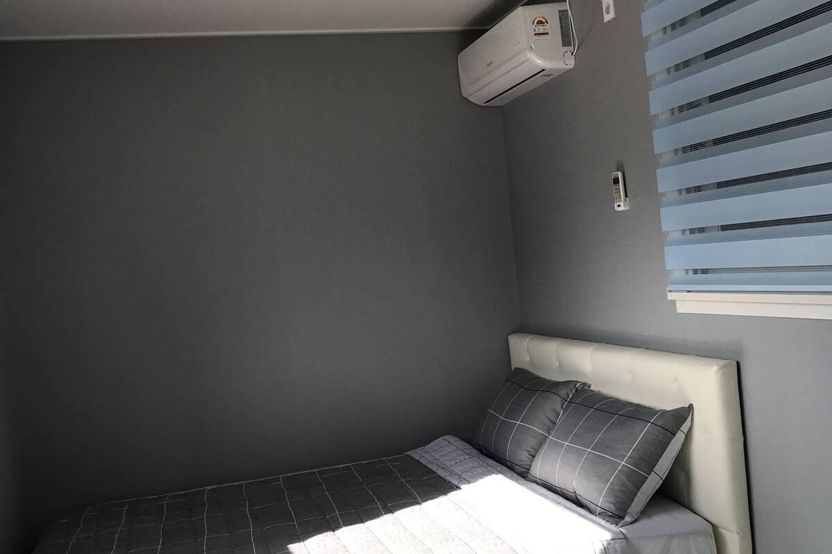 Quarto, 1 cama Queen, vista para o jardim | Camas extras/dobráveis (sobretaxa), Wi-Fi de cortesia, roupa de cama