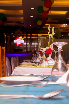 2 Restaurants; Frühstück, Mittagessen und Abendessen werden serviert