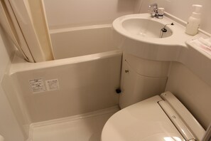 Combined shower/bathtub, deep-soaking bathtub, free toiletries - Nikko Station Hotel II bankan (Nikko)