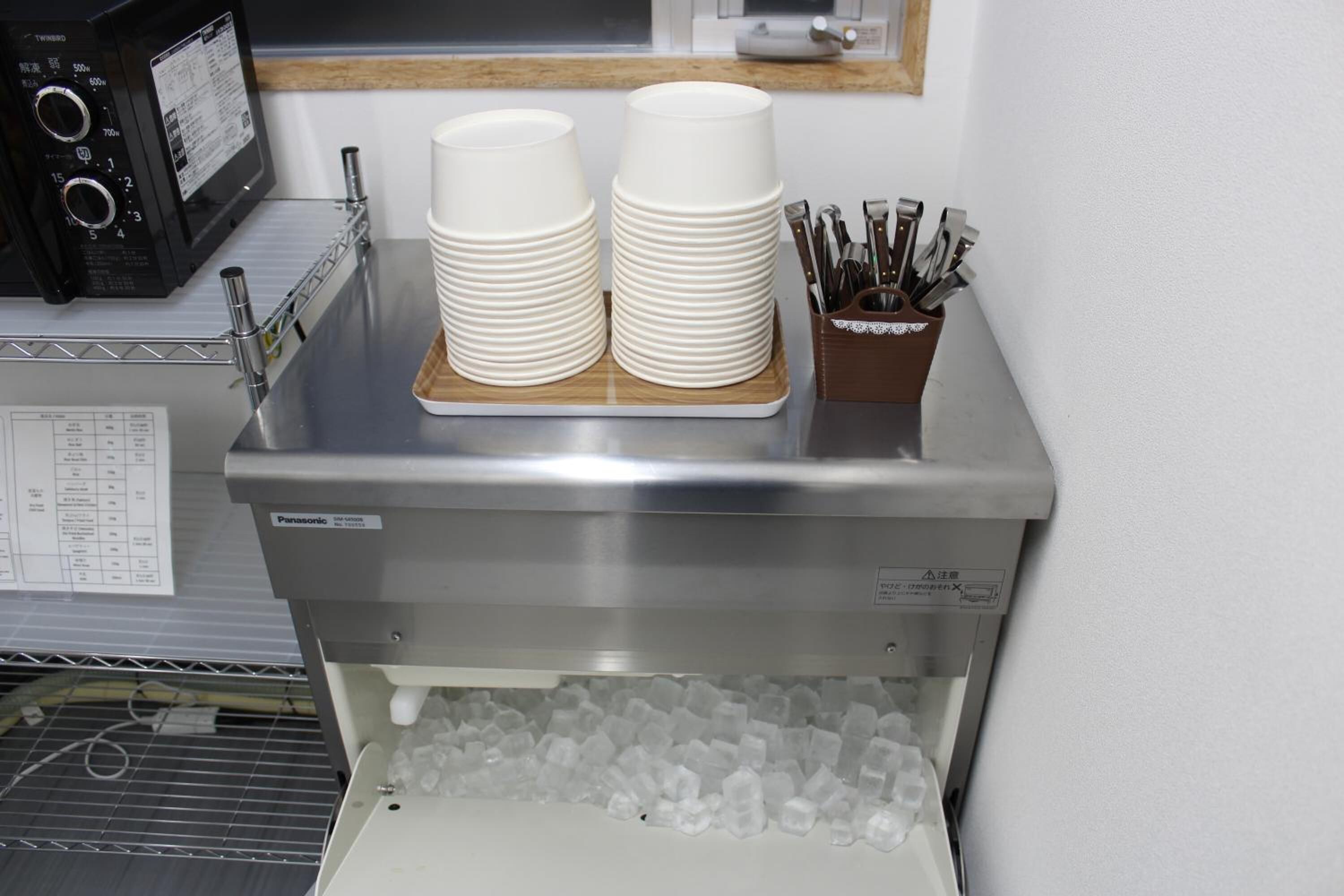 Fridge, electric kettle