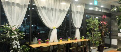 Quầy tiếp tân