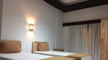 Twin Bed | Desk, free WiFi