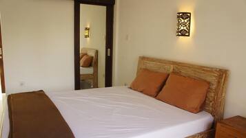 Big Bed | Desk, free WiFi