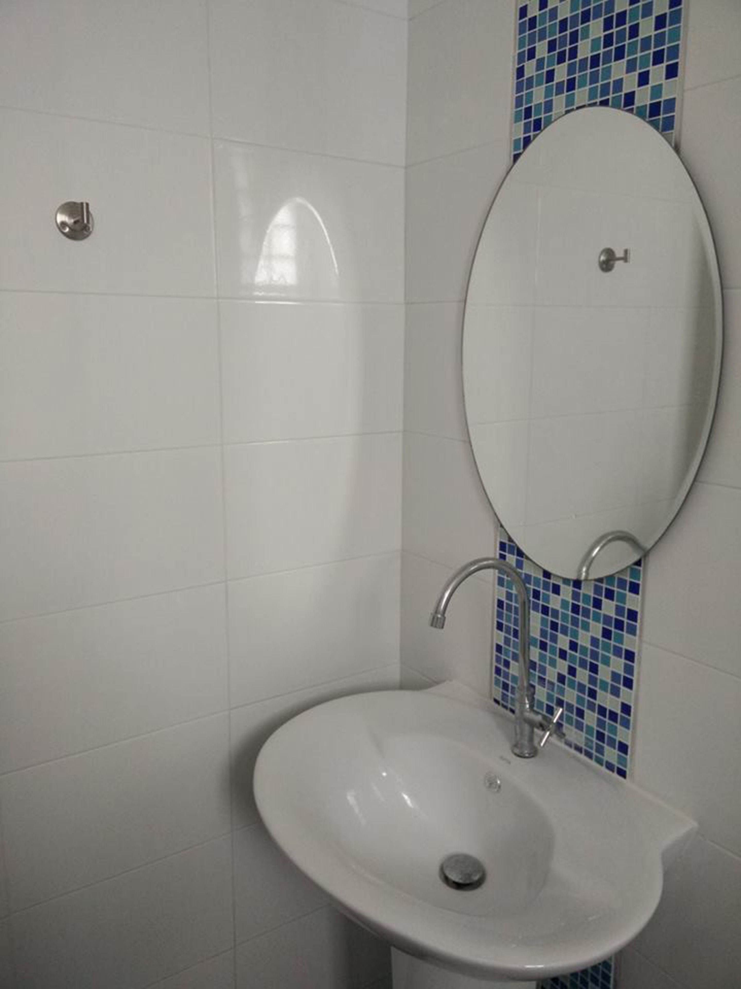 shower, free toiletries, towels