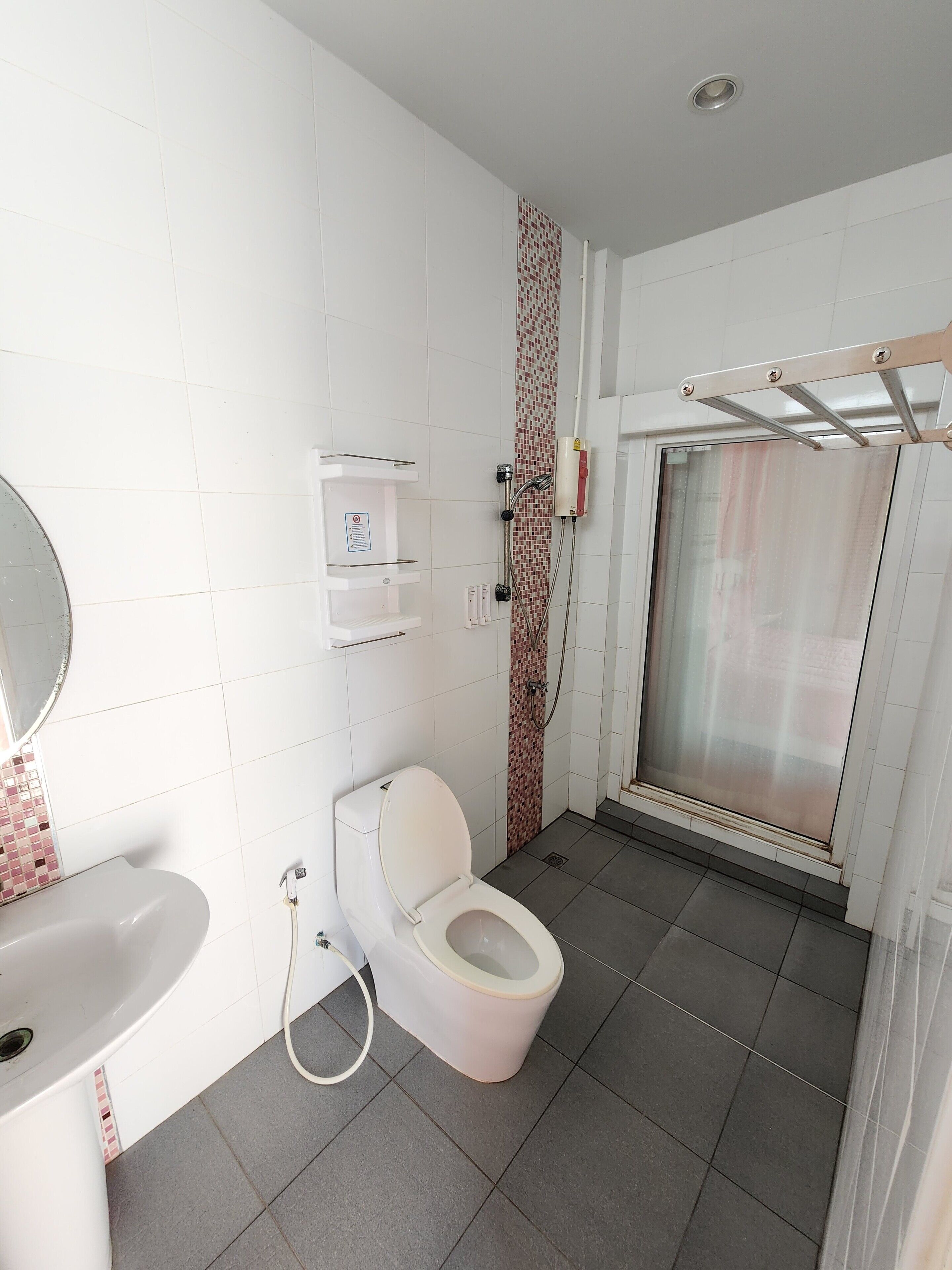 romantic studio | bathroom | shower, free toiletries, towels