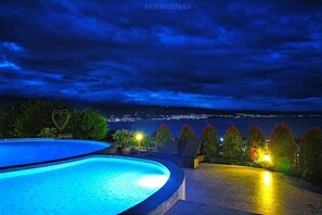 Indoor pool - Hotel Santika Luwuk - Sulawesi Tengah (Luwuk)