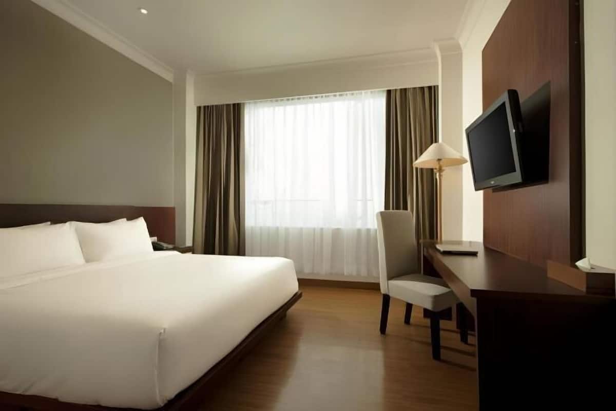 Minibar, in-room safe, desk, soundproofing