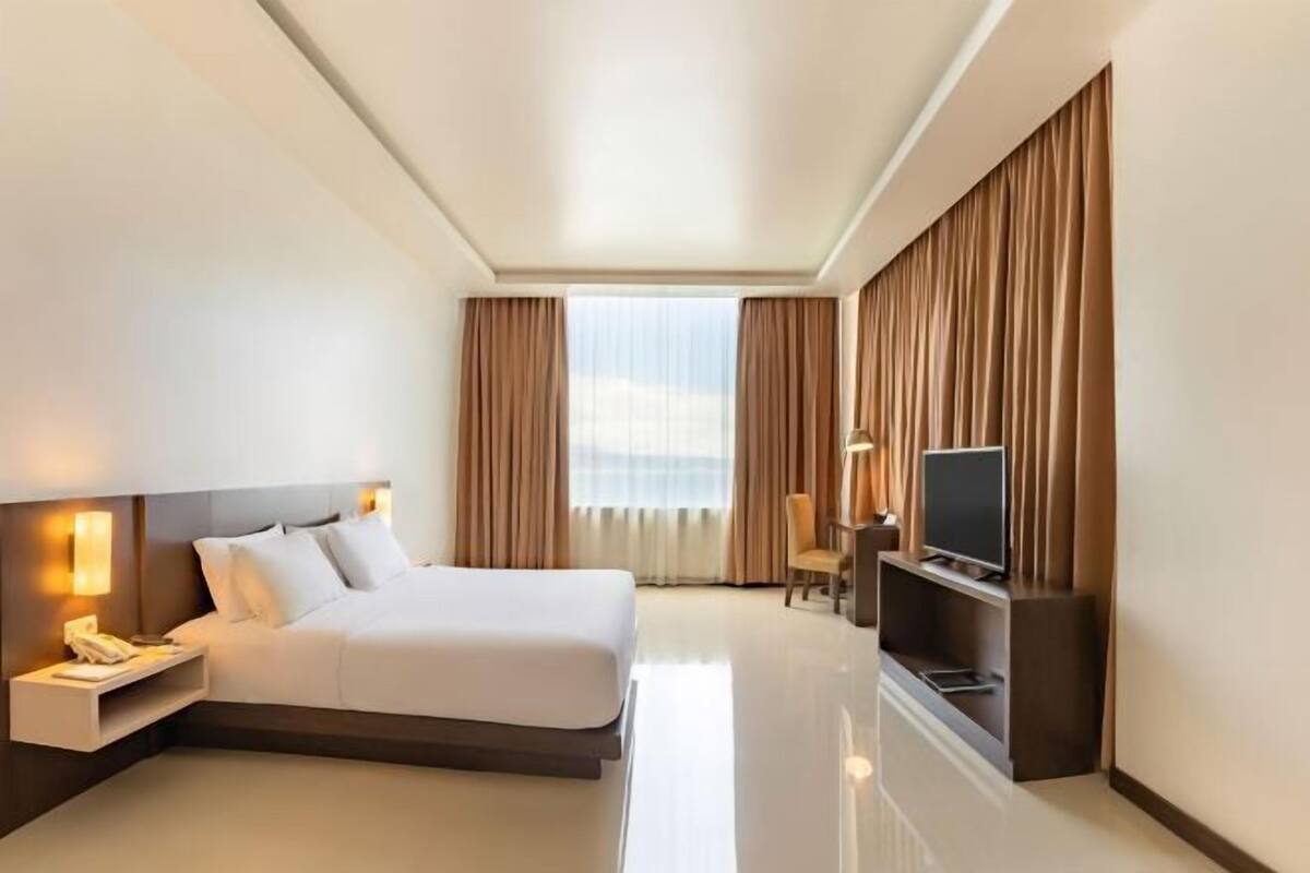 Minibar, in-room safe, desk, soundproofing