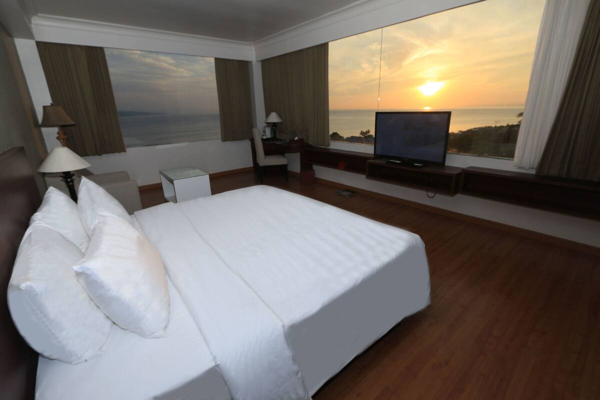 Superior Room Queen, Sea View | มินิบาร์, ตู้นิรภัยในห้องพัก, โต๊ะทำงาน, ห้องเก็บเสียง