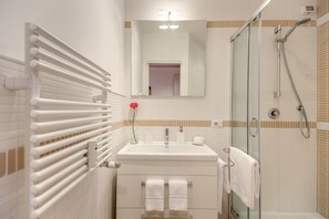 Room | Bathroom - Life in Rome B&B (Rome)