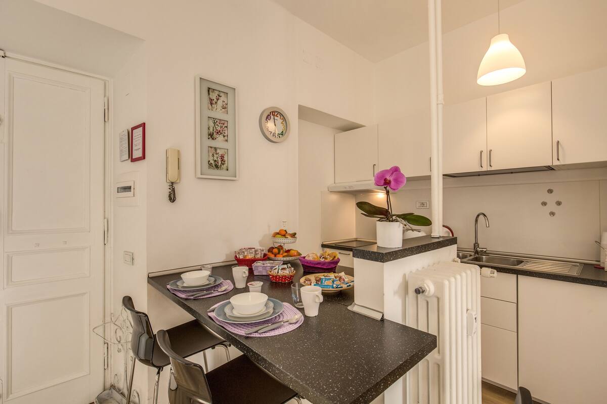 Junior Studio Suite, 1 Bedroom | Private kitchen | Shared microwave