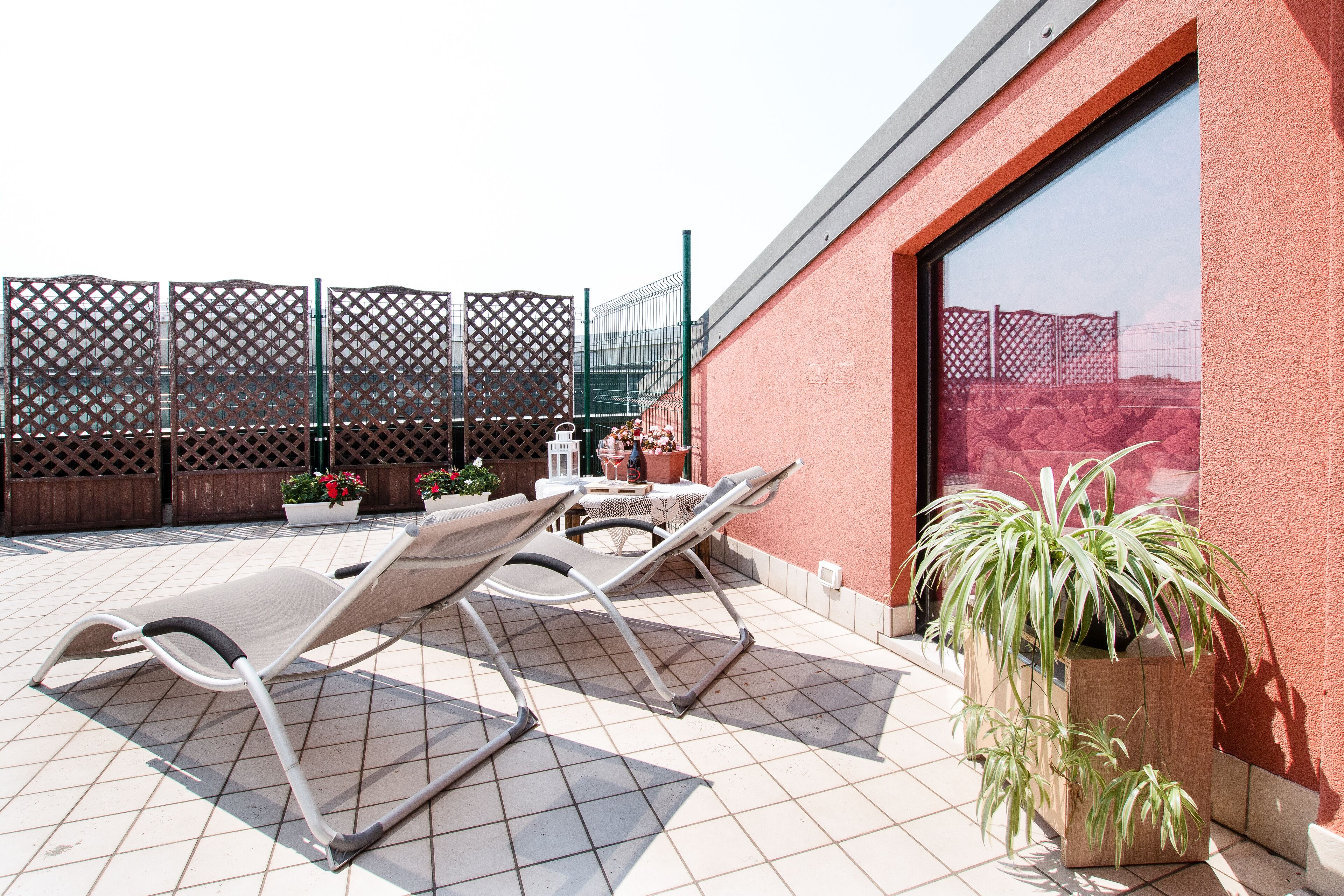 Familien-Suite, Terrasse | Hochwertige Bettwaren, Schreibtisch, kostenloses WLAN, Bettwäsche