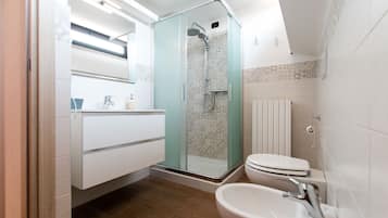 Family Suite, Terrace | Bathroom