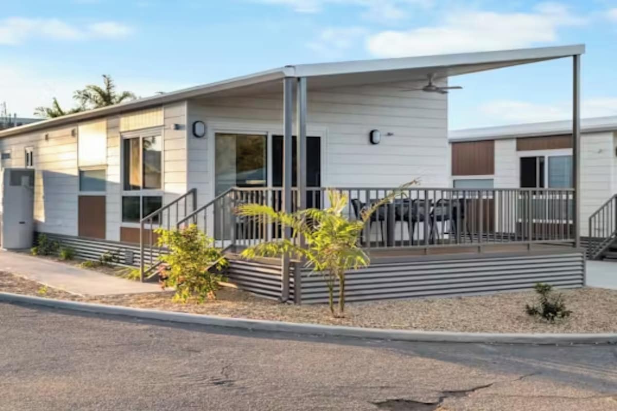 Superior 2 Bedroom Cabin - Sleeps 6 | Terrace/patio