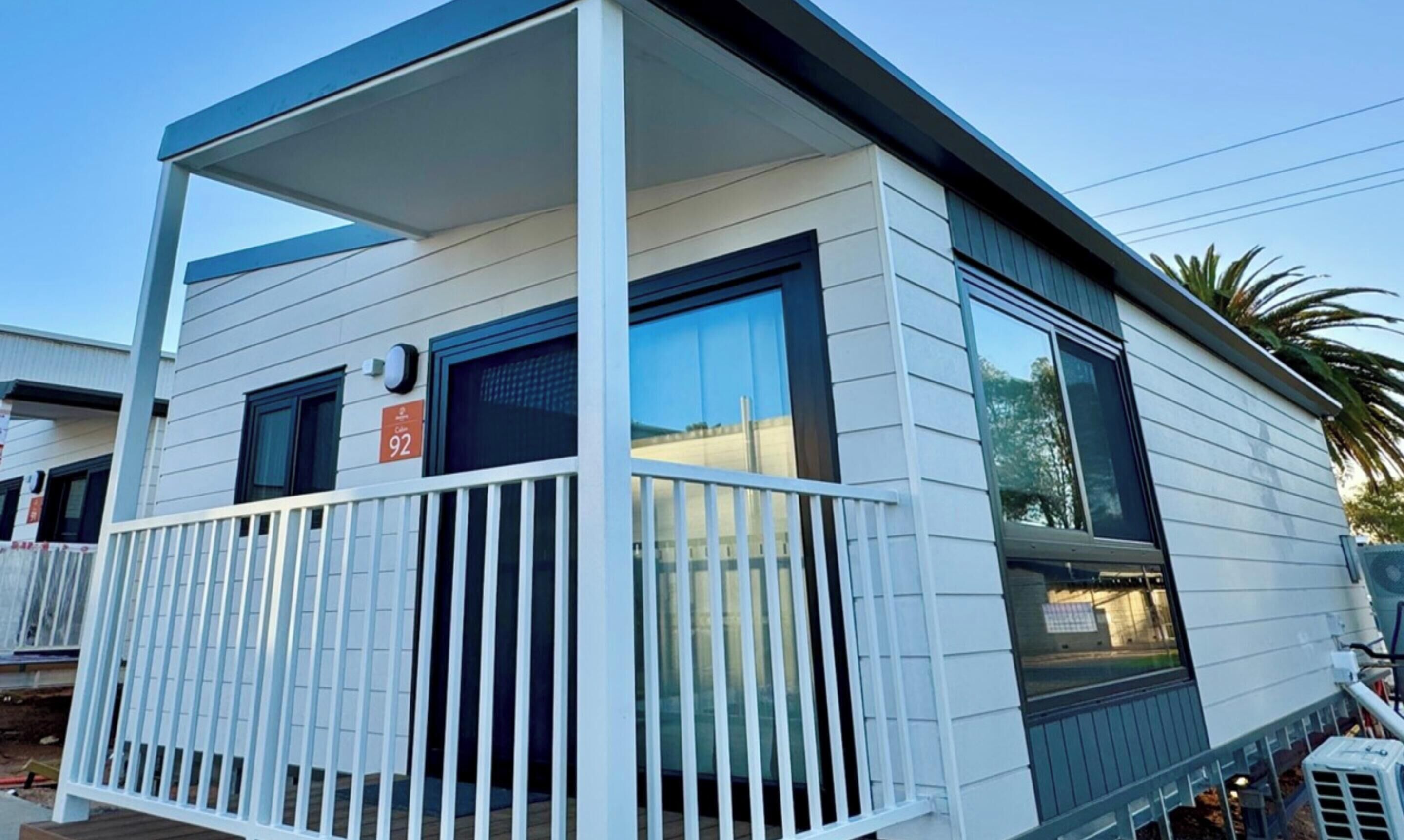 Standard 2 Bedroom Cabin - Sleeps 4 | 阳台