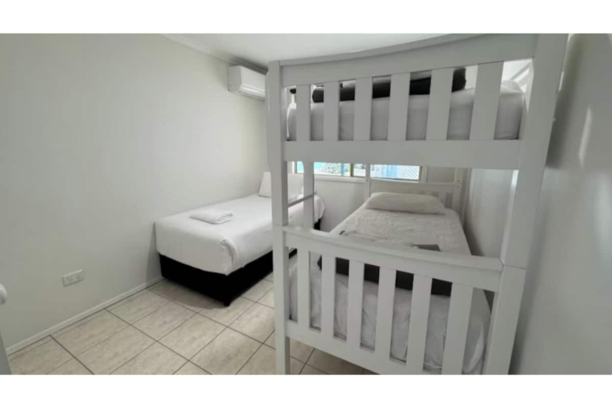 Cabaña superior | 1 habitación, escritorio, wifi gratis y ropa de cama