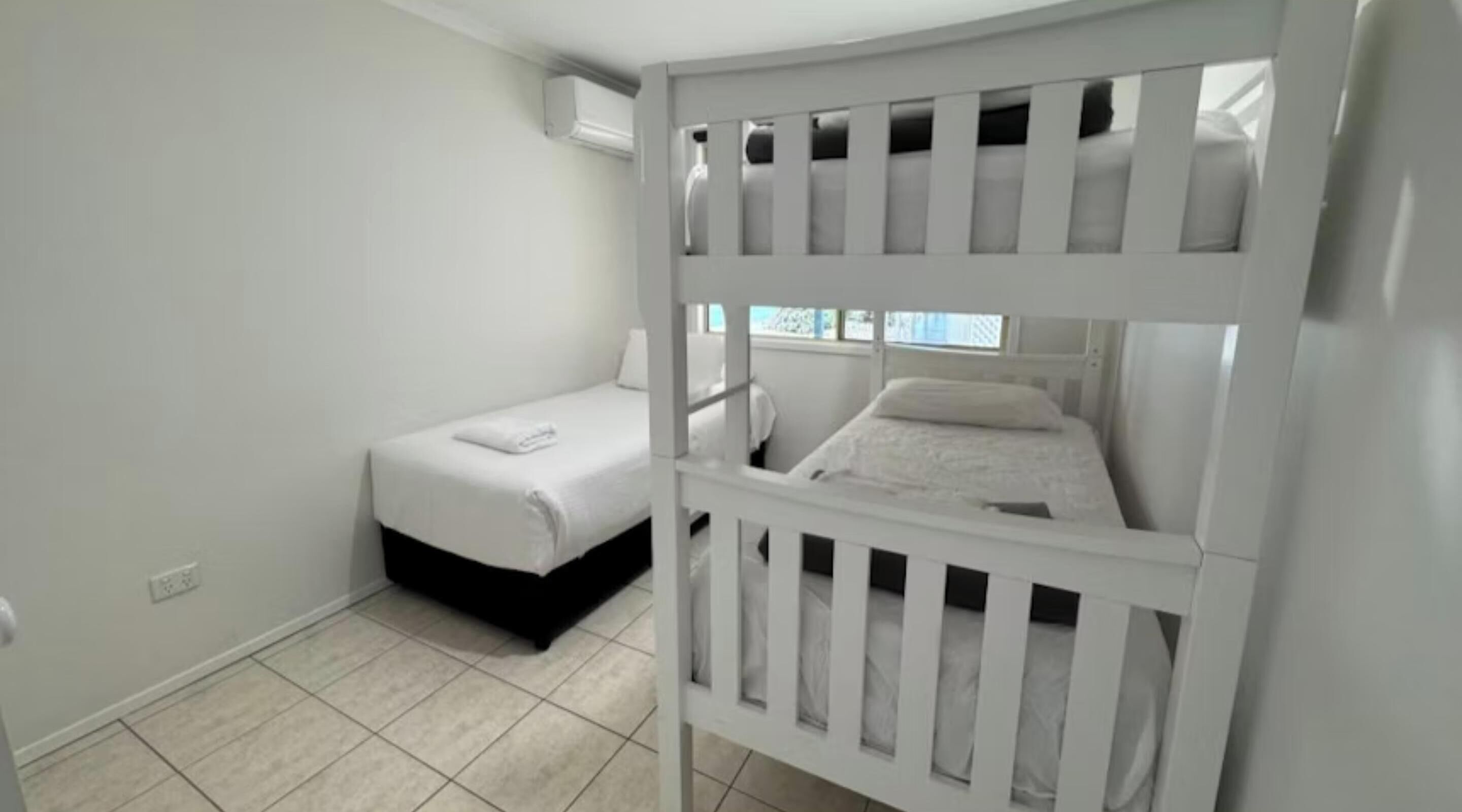 スーペリア キャビン | デスク、WiFi (無料)、ベッドシーツ