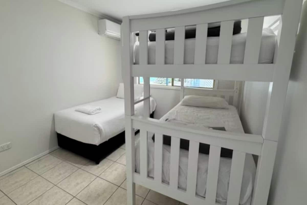 Cabana superior | Escrivaninha, Wi-Fi de cortesia, roupa de cama