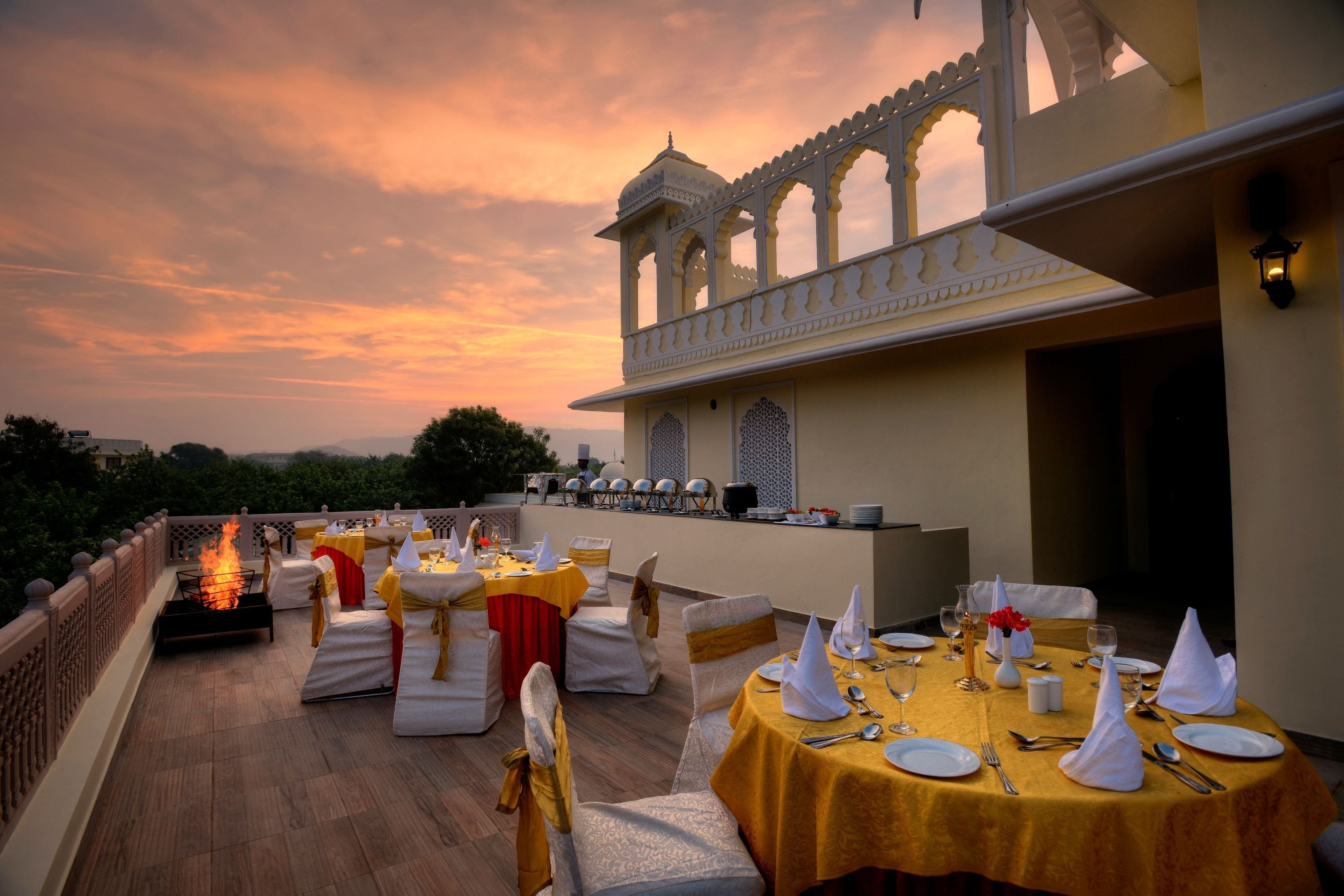 Breakfast, lunch, dinner served; international cuisine 