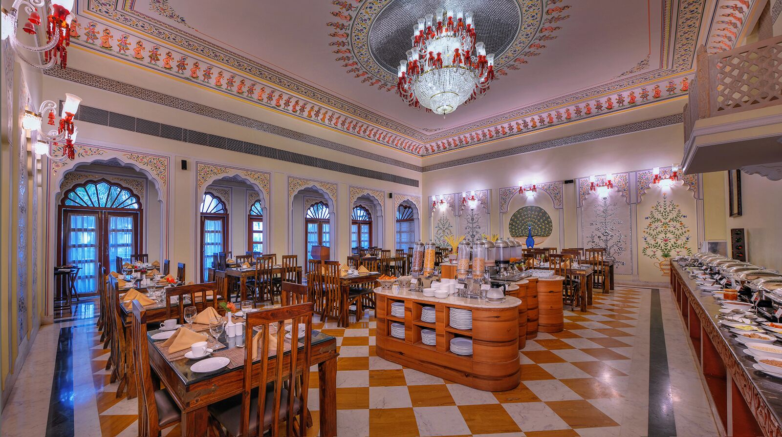 breakfast, lunch, dinner served; international cuisine