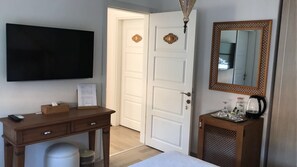 Minibar, caja de seguridad en la habitación, escritorio y wifi gratis