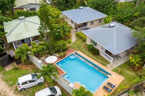 Outdoor pool, open 8 AM to 6 PM, pool loungers - Felicie Cottage & Residence (Mahé Island)