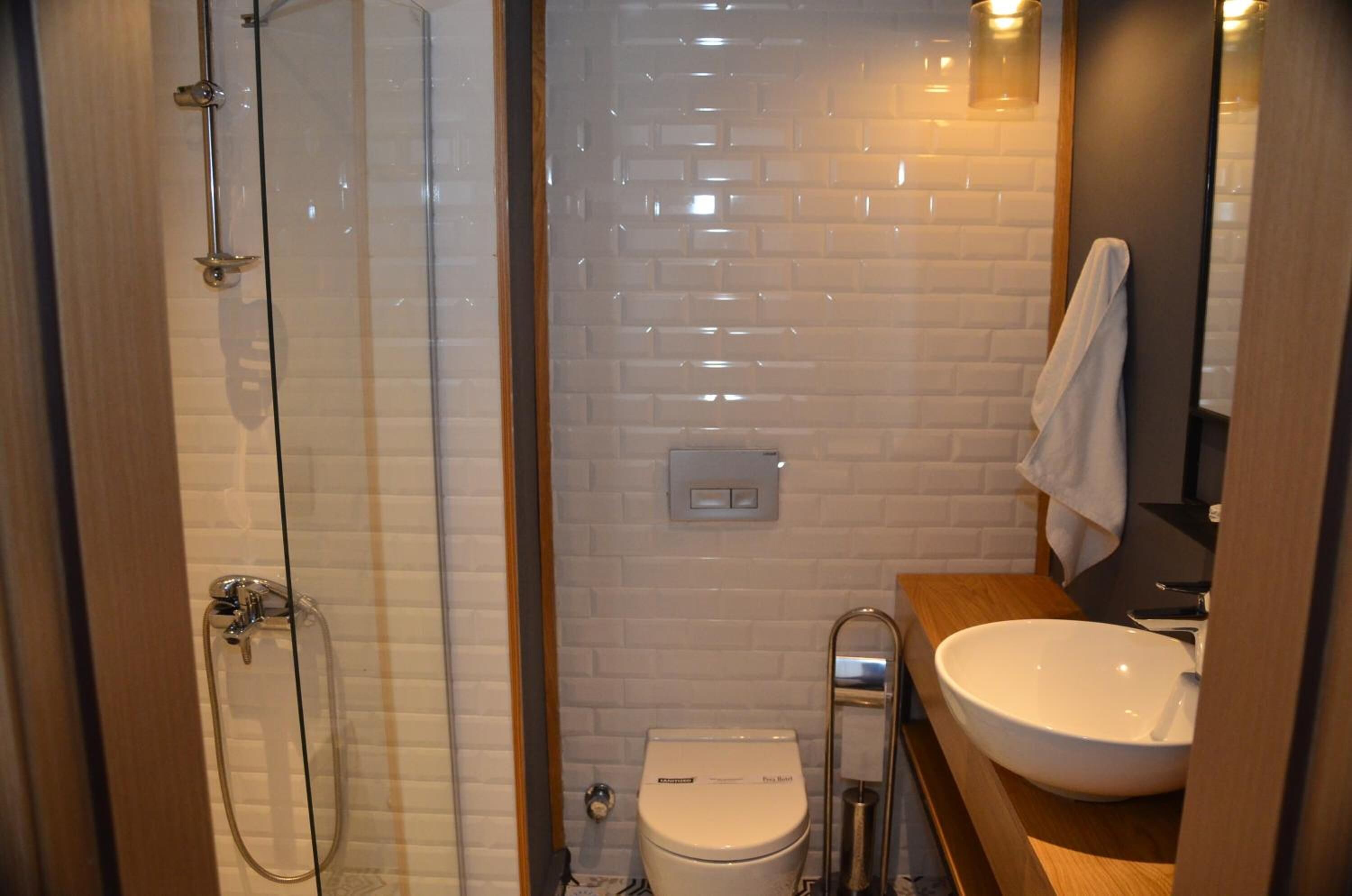 shower, free toiletries, hair dryer, slippers