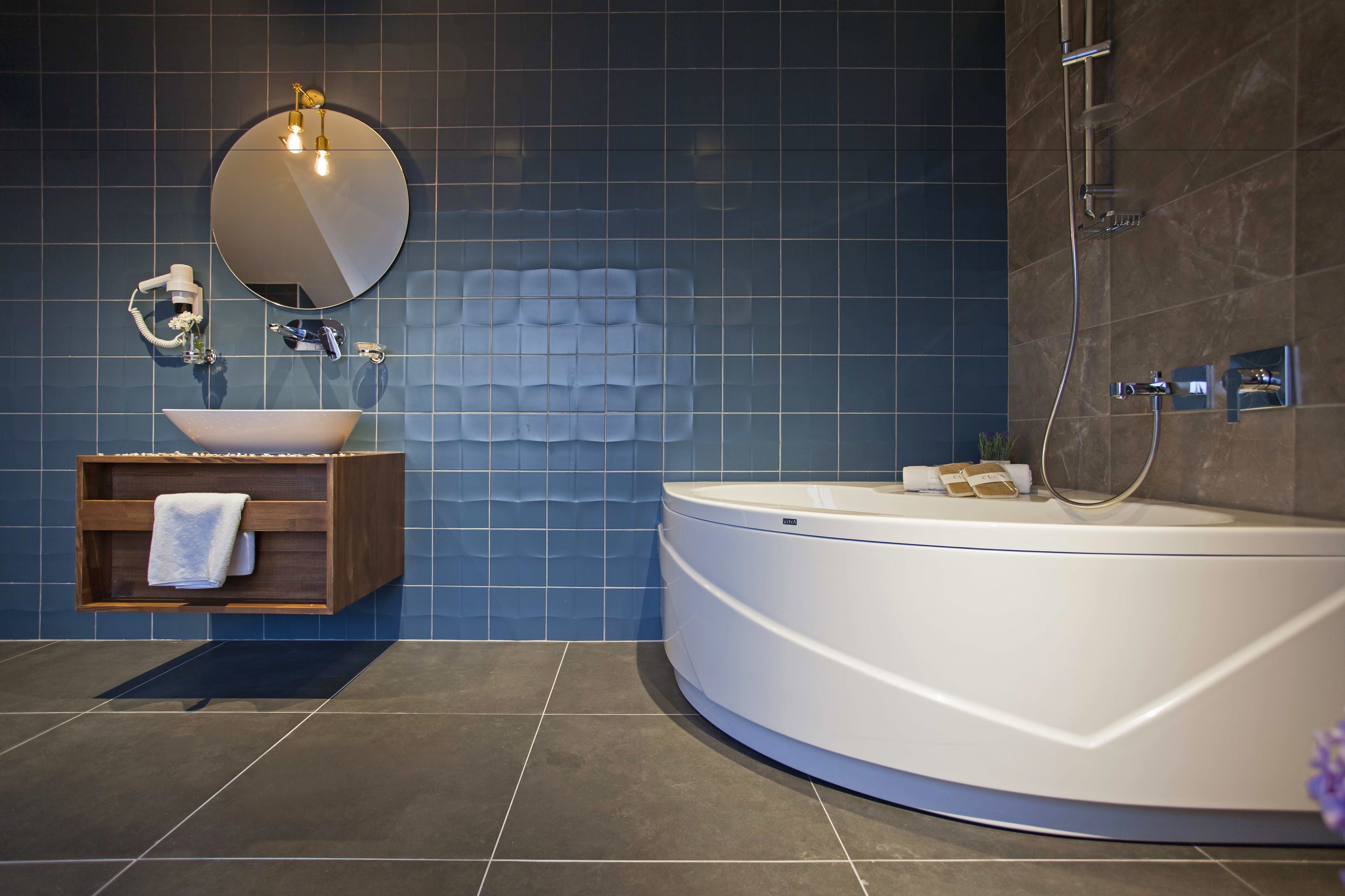 junior suite, non smoking, city view | deep-soaking bathtub