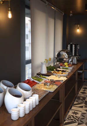 Free daily buffet breakfast  - Hotel Cura (Çanakkale)