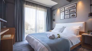 Standard Room, Smoking, City View | Minibar, in-room safe, desk, rollaway beds