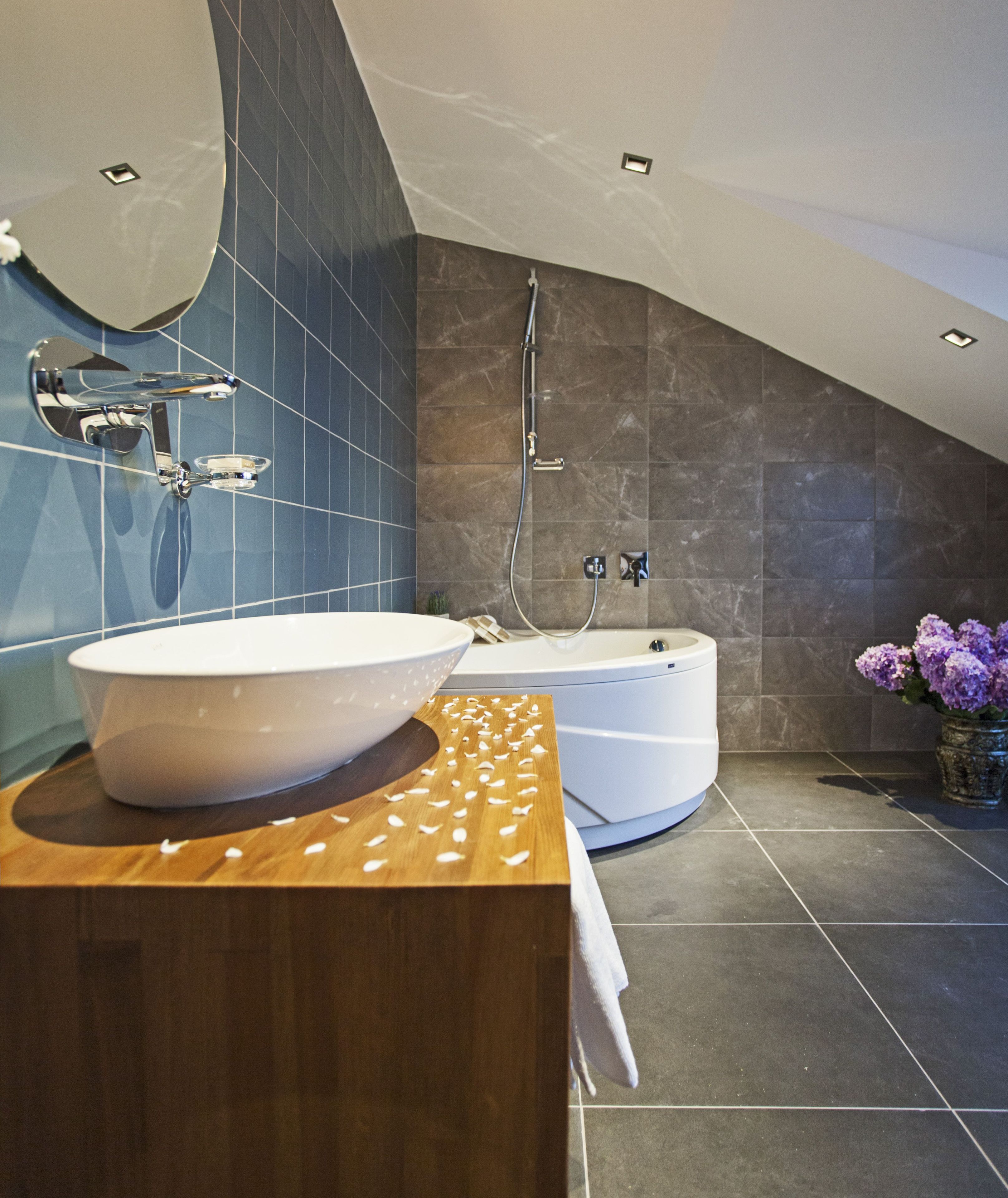 junior suite, non smoking, city view | bathroom | shower, free toiletries, hair dryer, slippers