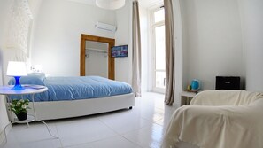 Habitación doble exclusiva | Minibar, caja de seguridad en la habitación y cortinas blackout 