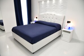 Habitació doble Deluxe | Minibar, caixa forta a l'habitació i cortines opaques 