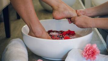 Tratamientos faciales, manicura y pedicura, masajes