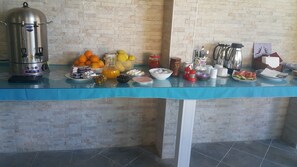 Bữa sáng kiểu Âu hàng ngày (10 EUR/mỗi người)