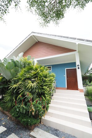 المنشأة من الخارج