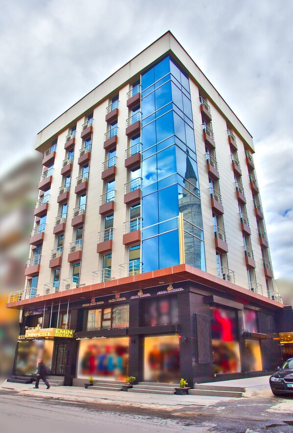 Front of property - Laleli Emin Hotel (Istanbul)