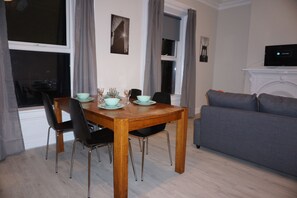 In-room dining - Belvedere City Apartment (Dublin)